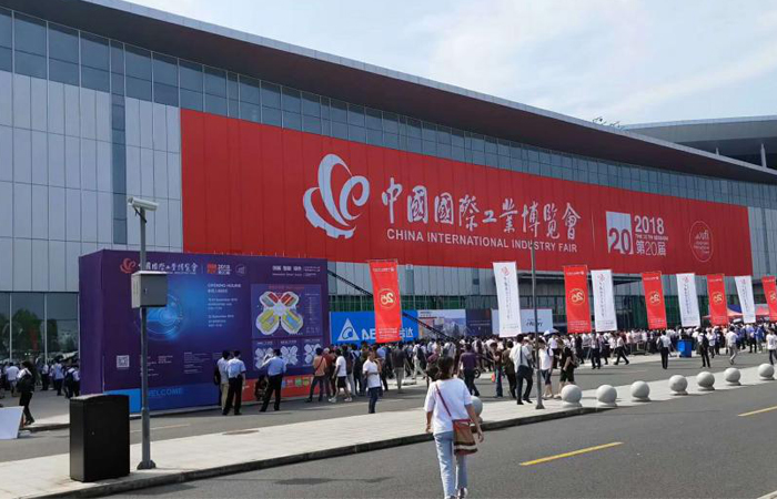 鴻寶電源亮相工博會， 智能無觸點穩(wěn)壓方案吸引四方客戶